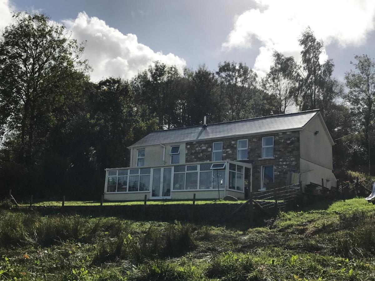 Cwtch Farm Bed & Breakfast Ystalyfera Exterior photo