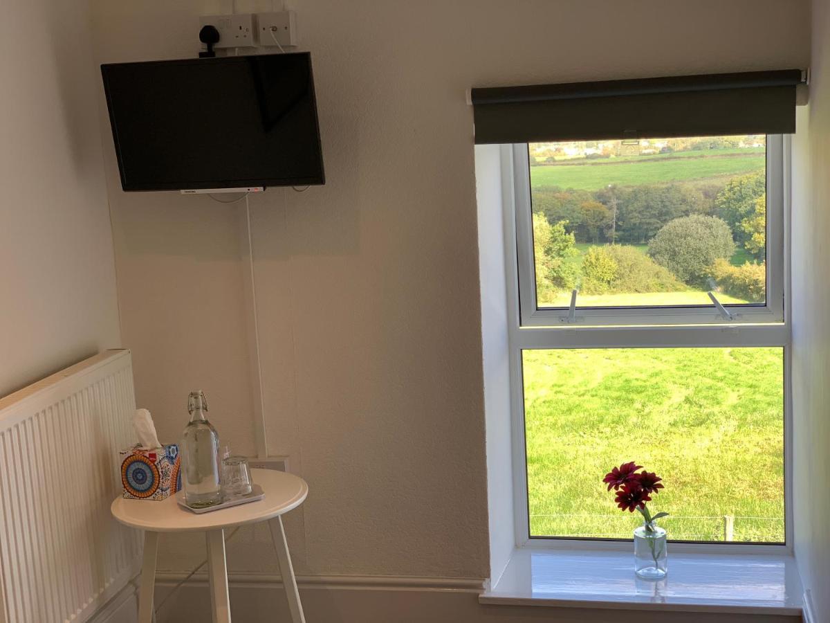 Cwtch Farm Bed & Breakfast Ystalyfera Exterior photo