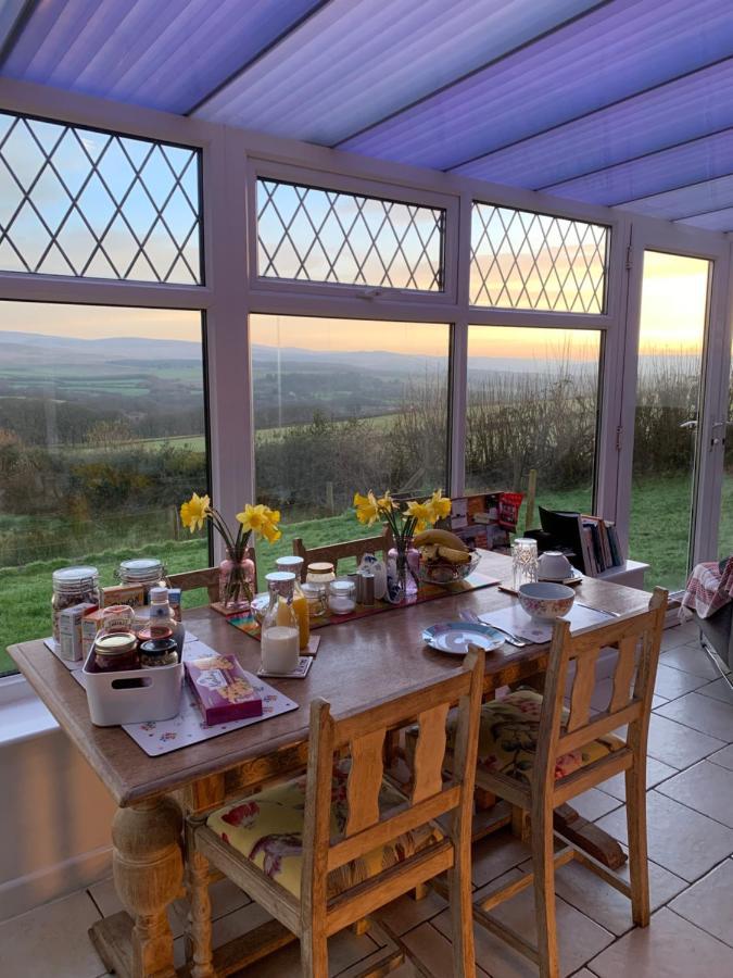 Cwtch Farm Bed & Breakfast Ystalyfera Exterior photo
