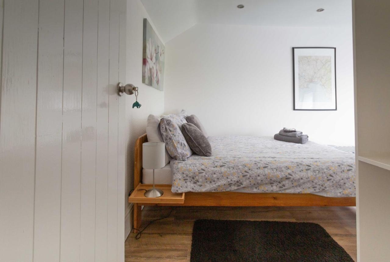Cwtch Farm Bed & Breakfast Ystalyfera Exterior photo