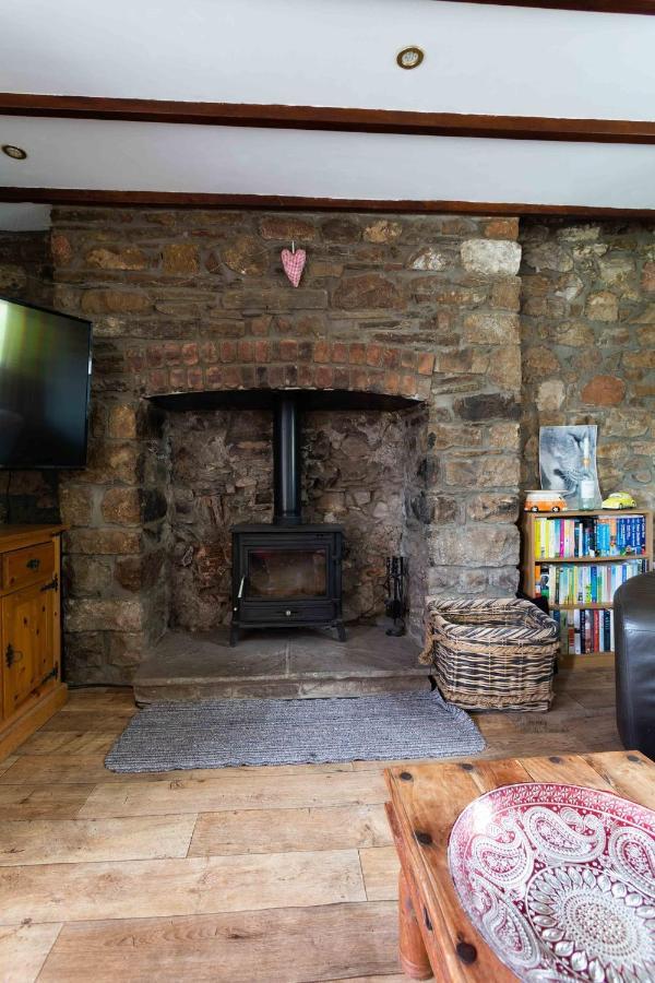 Cwtch Farm Bed & Breakfast Ystalyfera Exterior photo