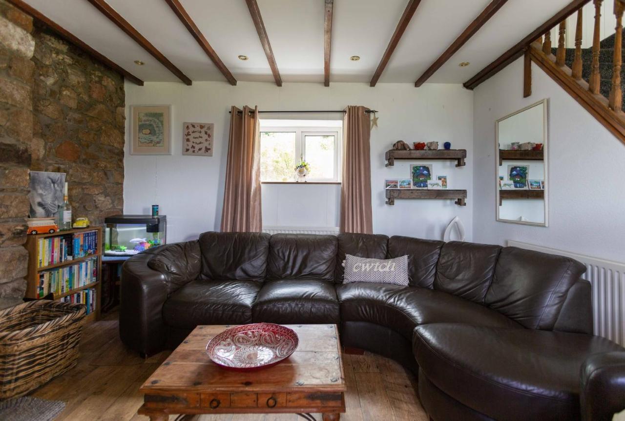 Cwtch Farm Bed & Breakfast Ystalyfera Exterior photo