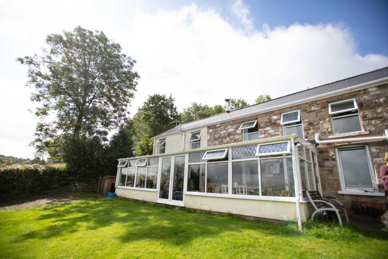 Cwtch Farm Bed & Breakfast Ystalyfera Exterior photo