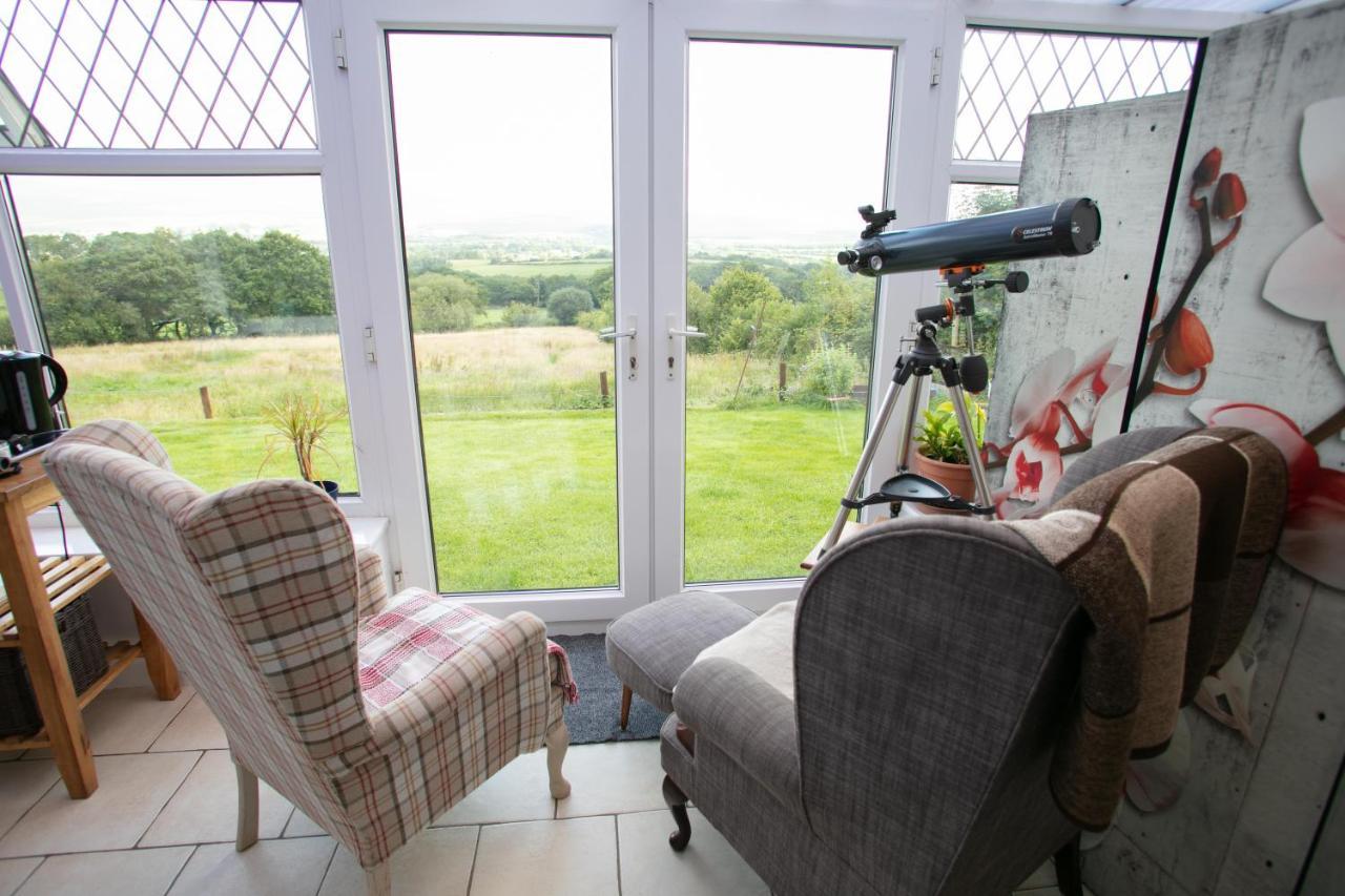 Cwtch Farm Bed & Breakfast Ystalyfera Exterior photo